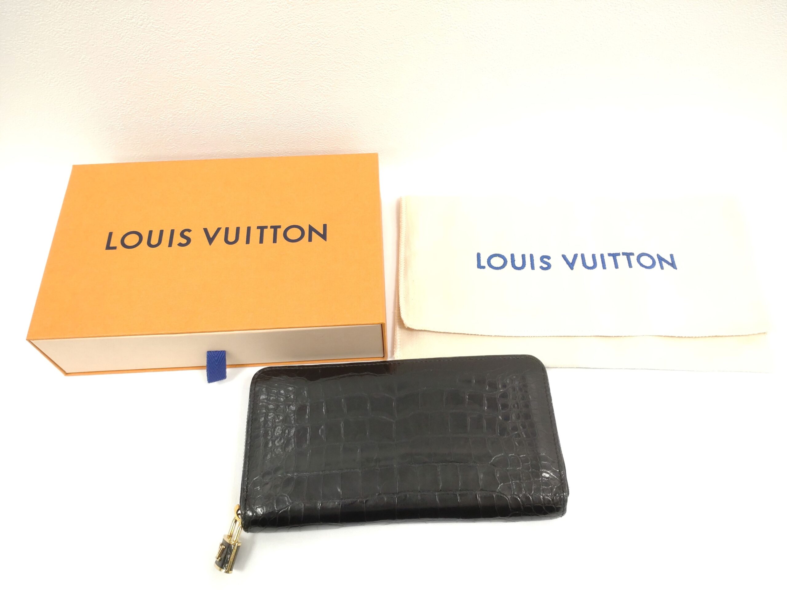 ouis Vuitton エキゾチックレザー ジッピーウォレット/N95440