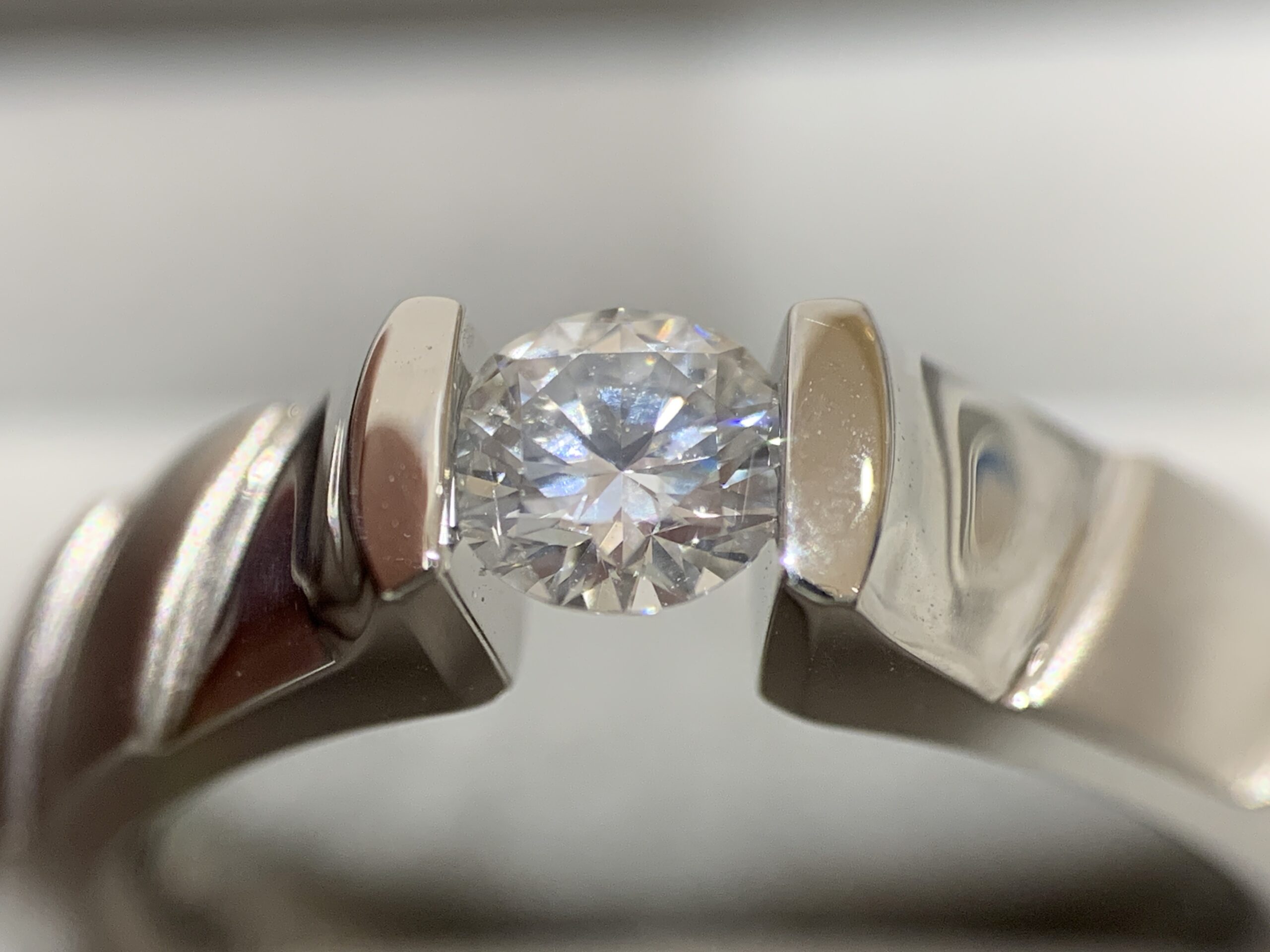 Pt900/ノッチグリップ セッティング デザイン ダイヤモンド リング💍いちふじパオ田原店