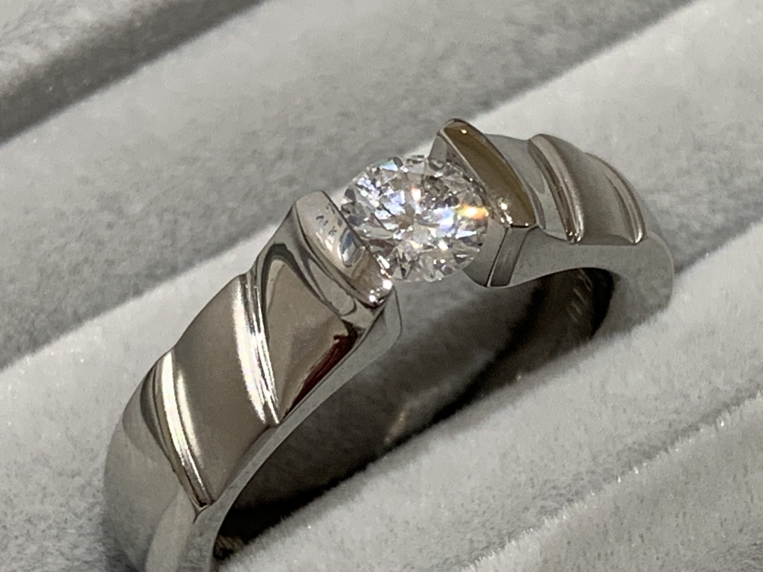 Pt900/ノッチグリップ セッティング デザイン ダイヤモンド リング💍いちふじパオ田原店