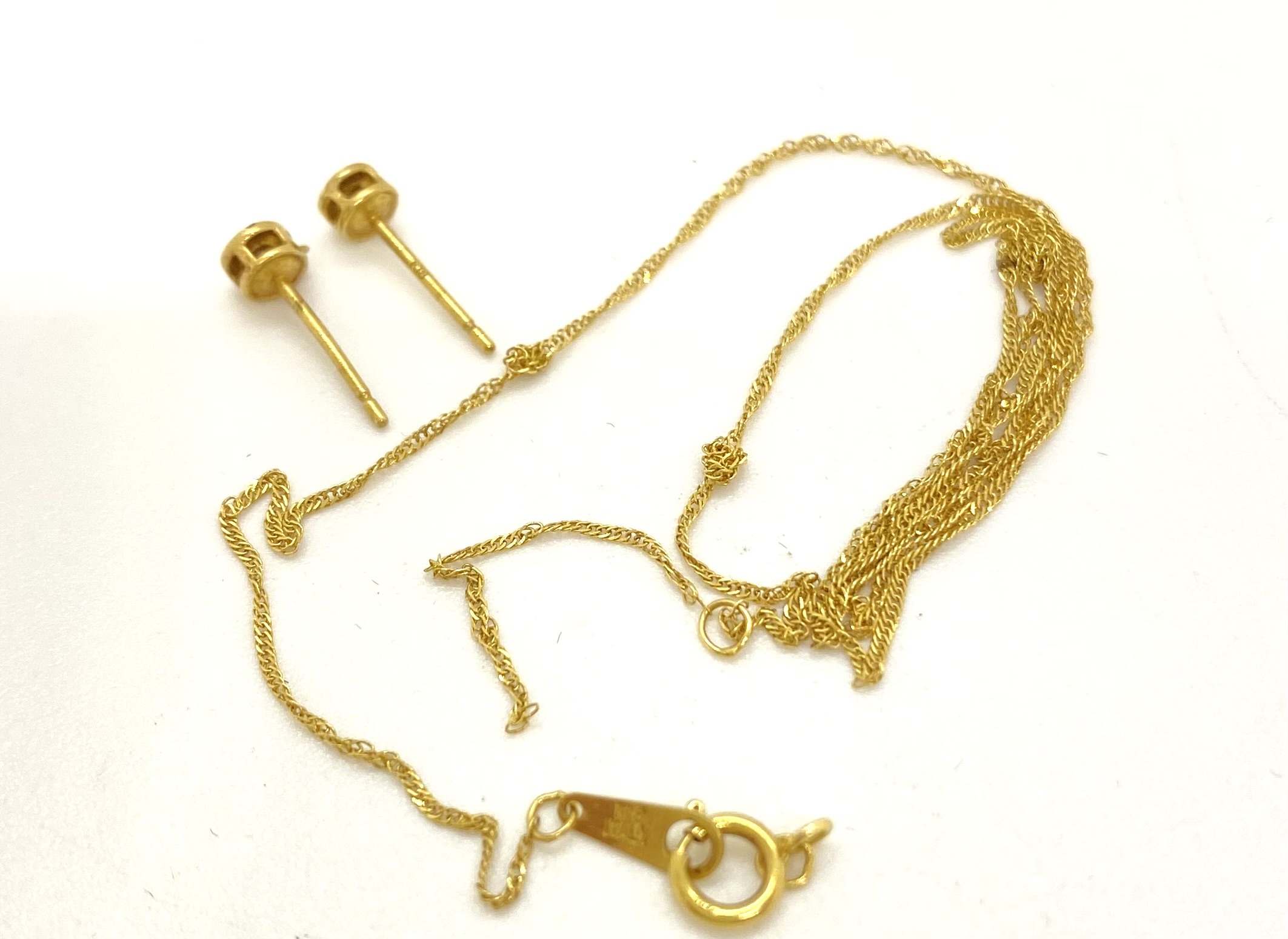 K18キャッチの無いピアス、切れているネックレス