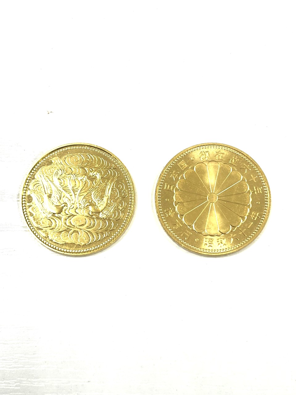 天皇陛下御在位60年記念10万円金貨