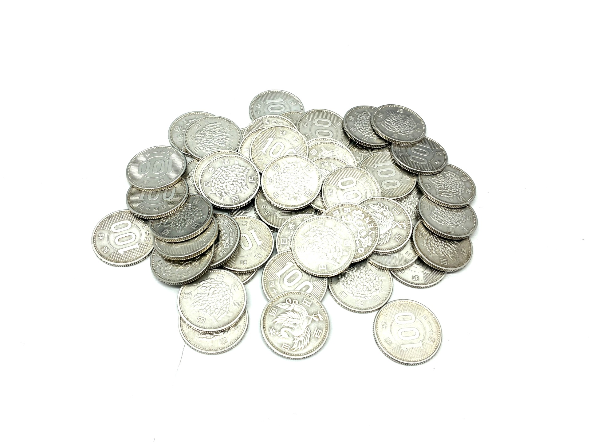 大量の100円銀貨