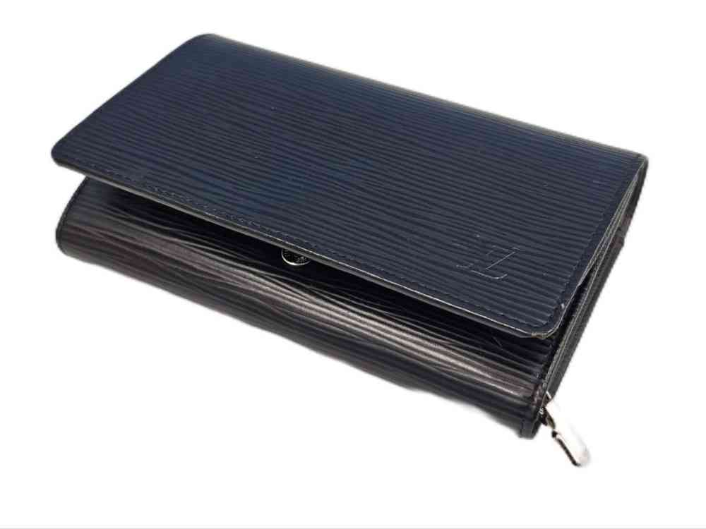 Louis Vuitton エピ ポルトフォイユ・トレゾール コンパクトウォレットM63972