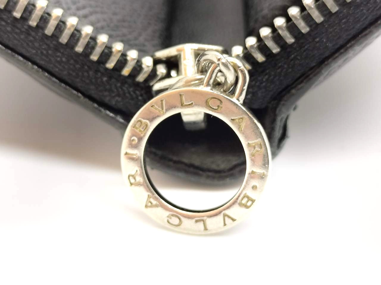 ブルガリBVLGARI　ラウンドジップウォレット