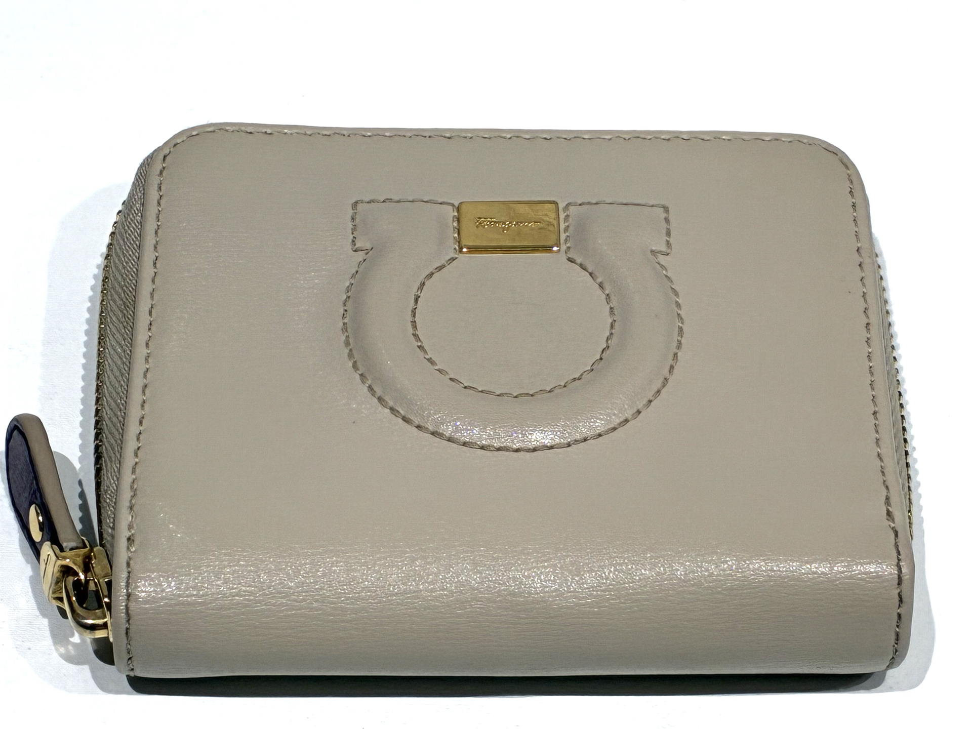 Salvatore Ferragamo サルヴァトーレ フェラガモ　コンパクトウォレット2つ折り財布 ベージュ系 レザー