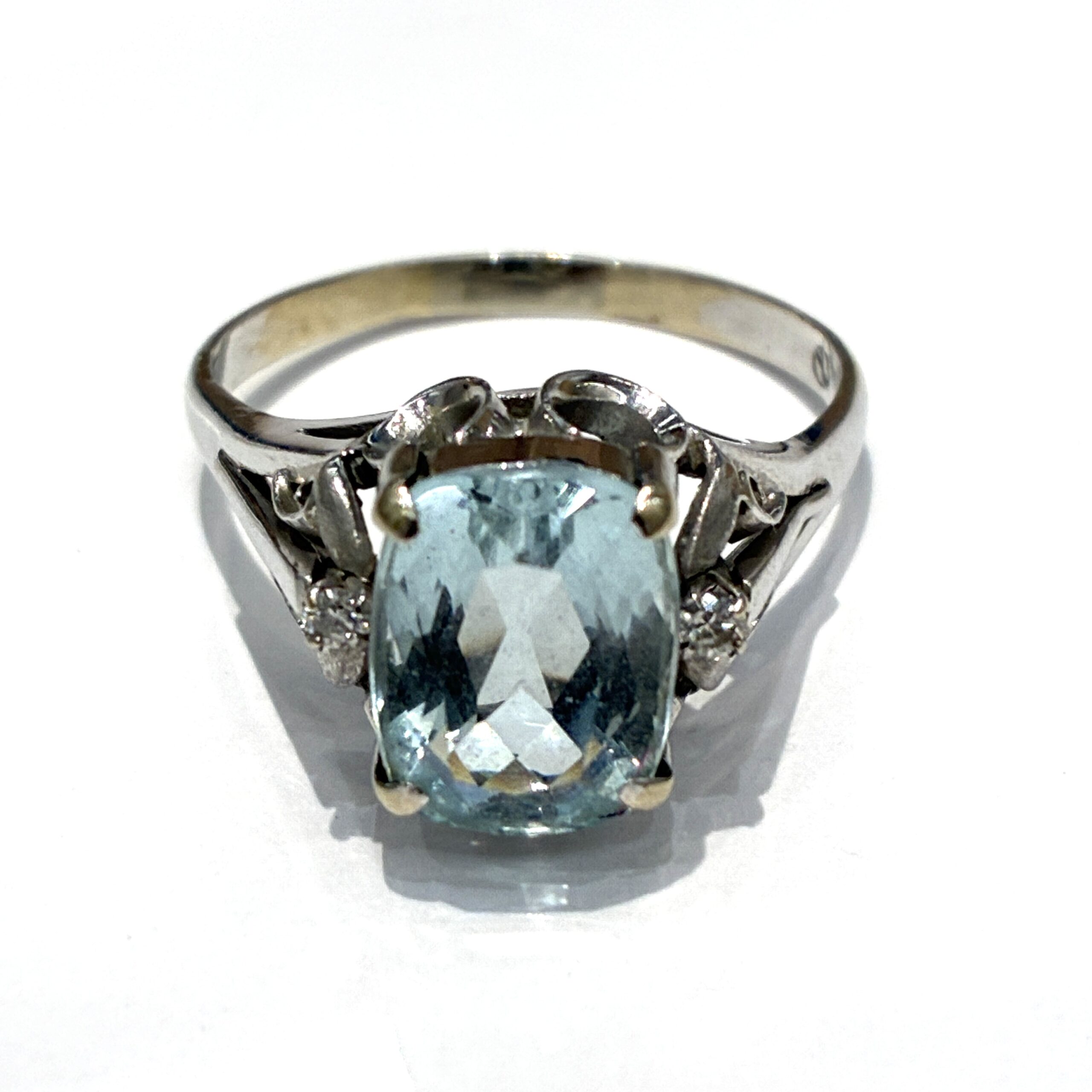 アクアマリン 色石 貴金属 ジュエリー 金 金相場 金高騰 K18 K14 ホワイトゴールド 金買取 高価買取
