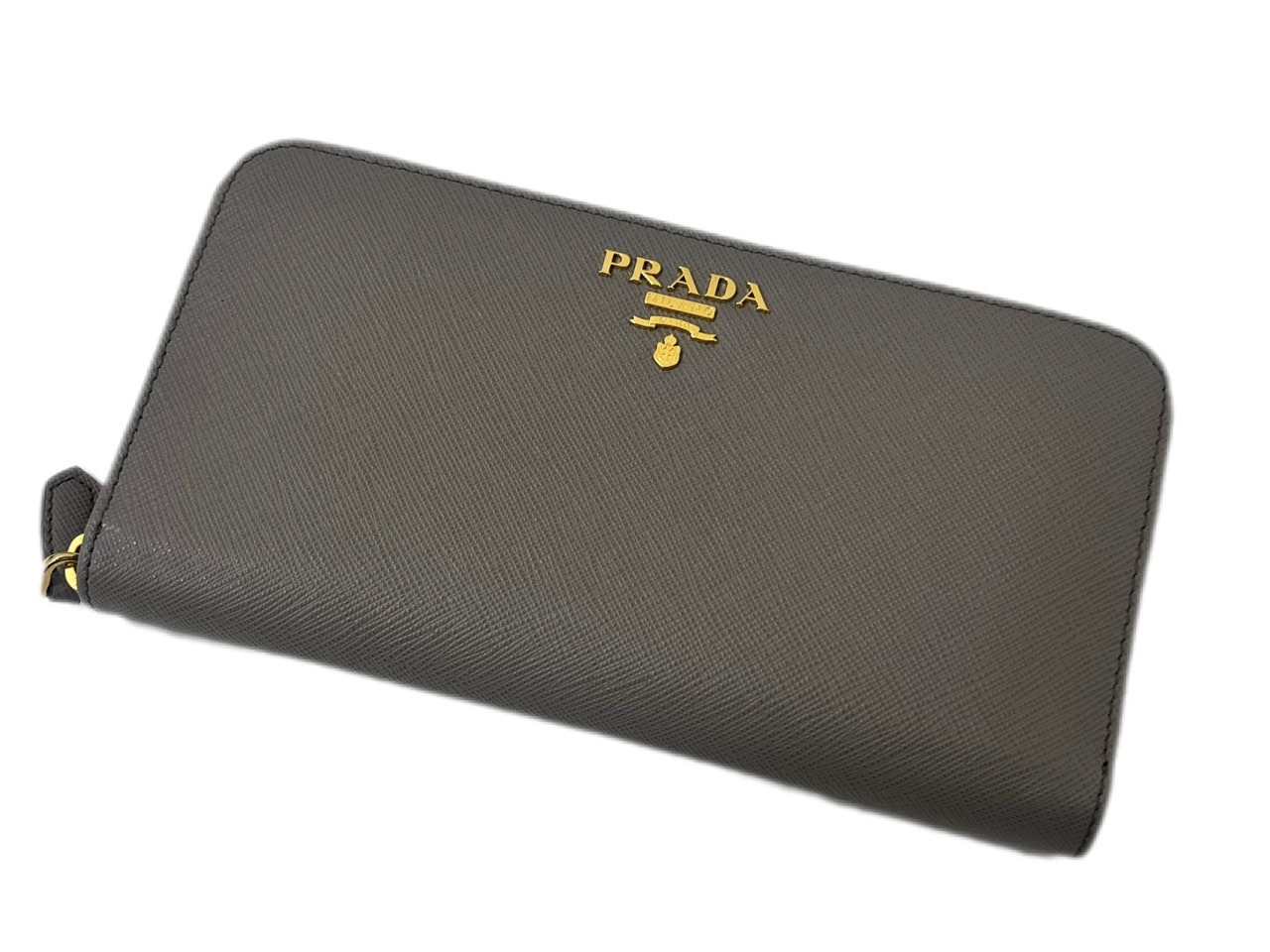 PRADA ラウンドジップ長財布（サフィアーノレザー）