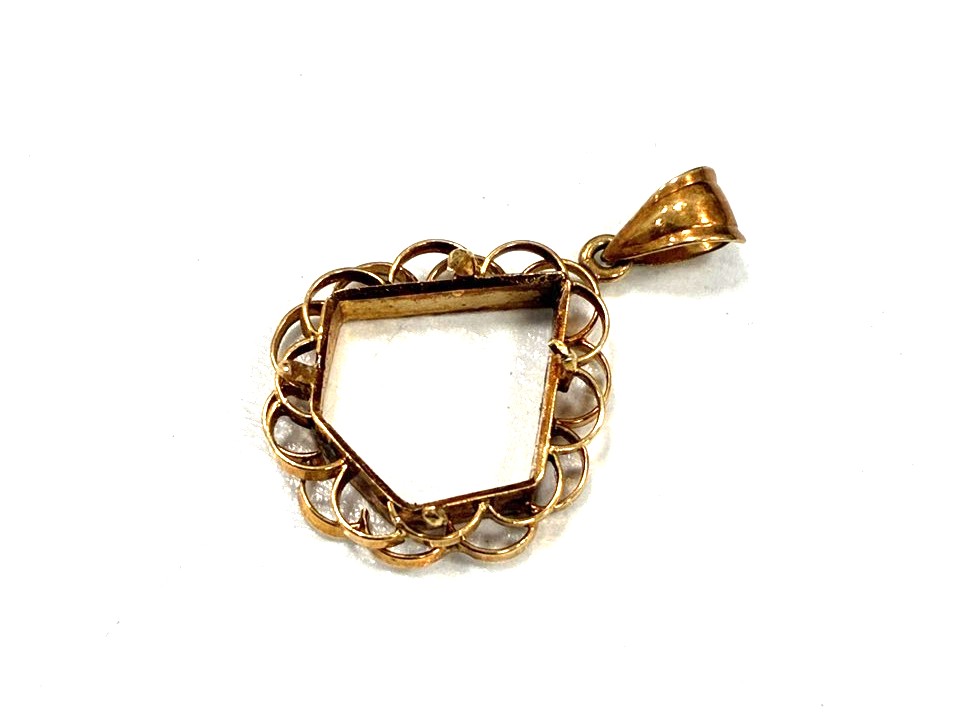 K18 ペンダントトップ（石がとれてしまった状態）