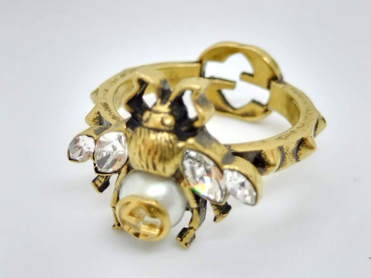 GUCCI　蜂モチーフ　