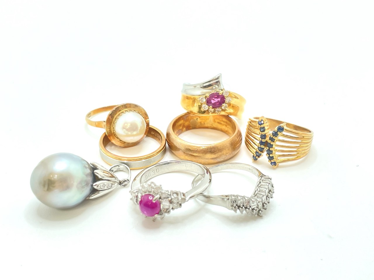 貴金属アクセサリー