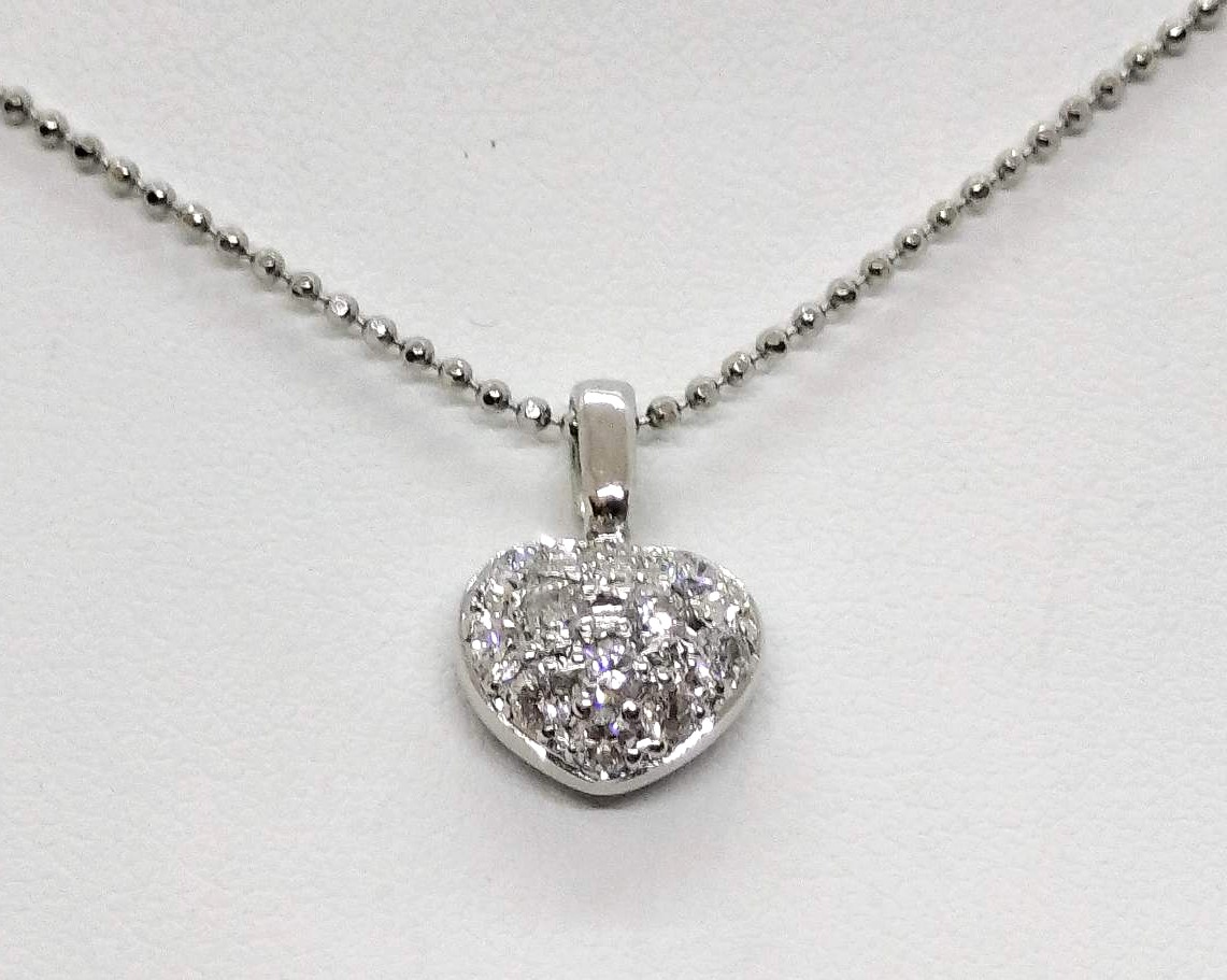 プラチナ　ハートモチーフ　ダイヤ