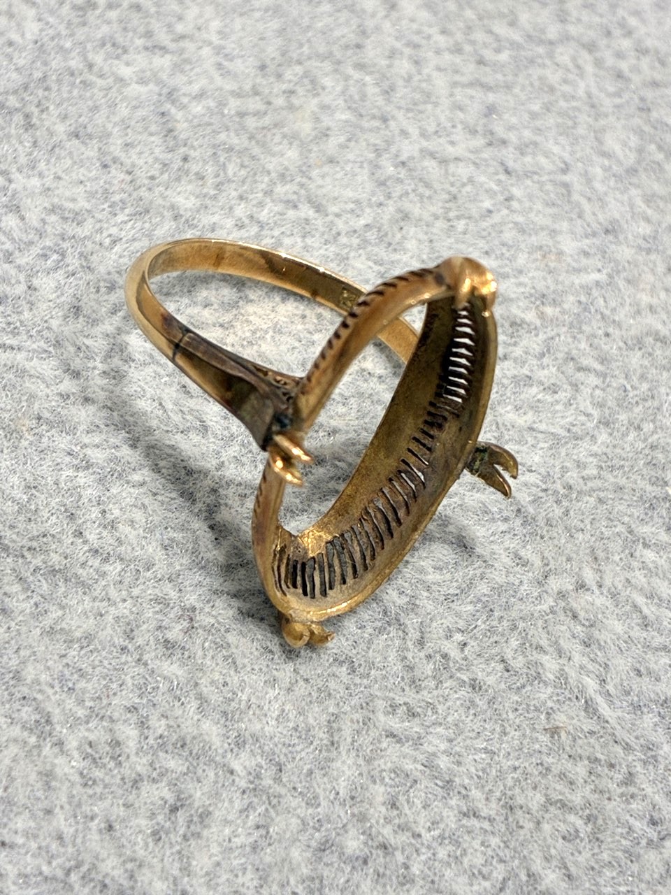 K18 指輪（石が取れてしまっている状態）