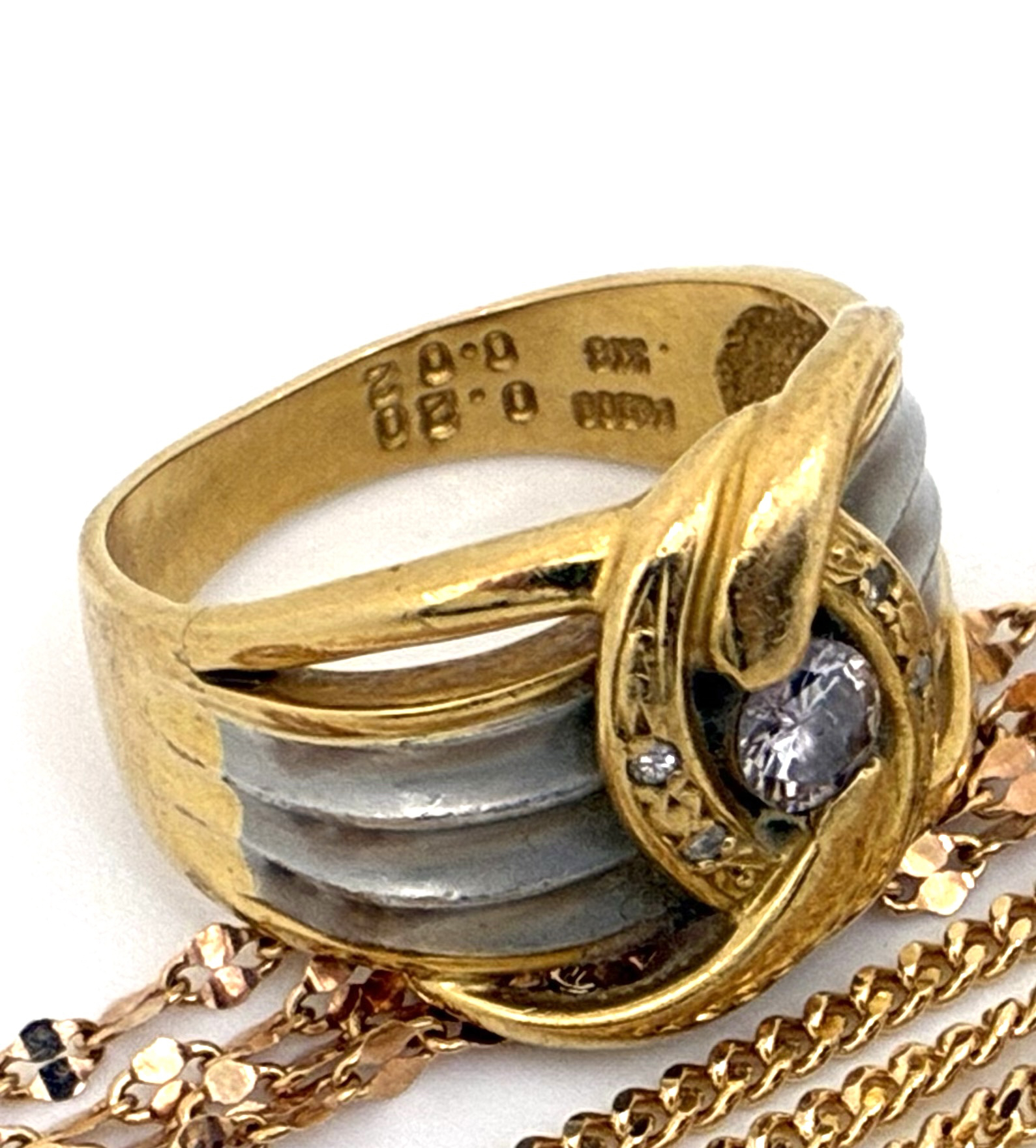 アクセサリー　金　プラチナ