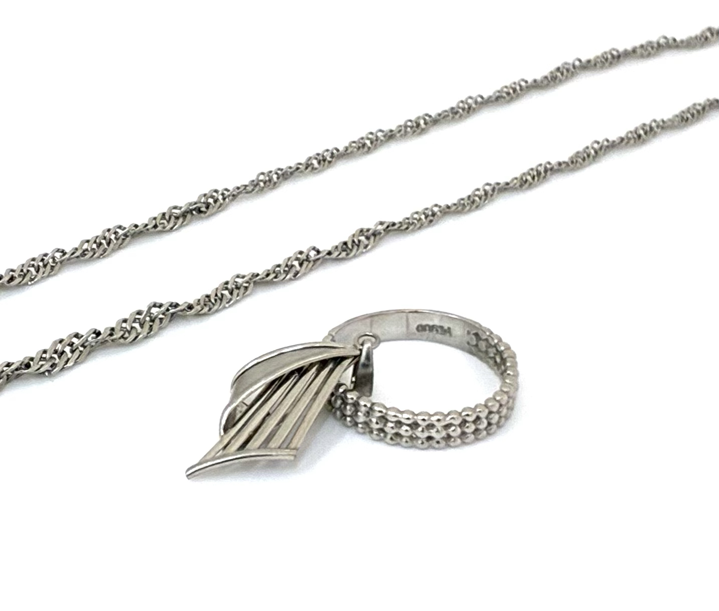 プラチナ　リング　ネックレス