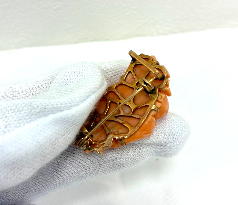 K18 サンゴ ブローチ