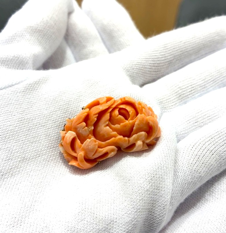 K18 サンゴ ブローチ