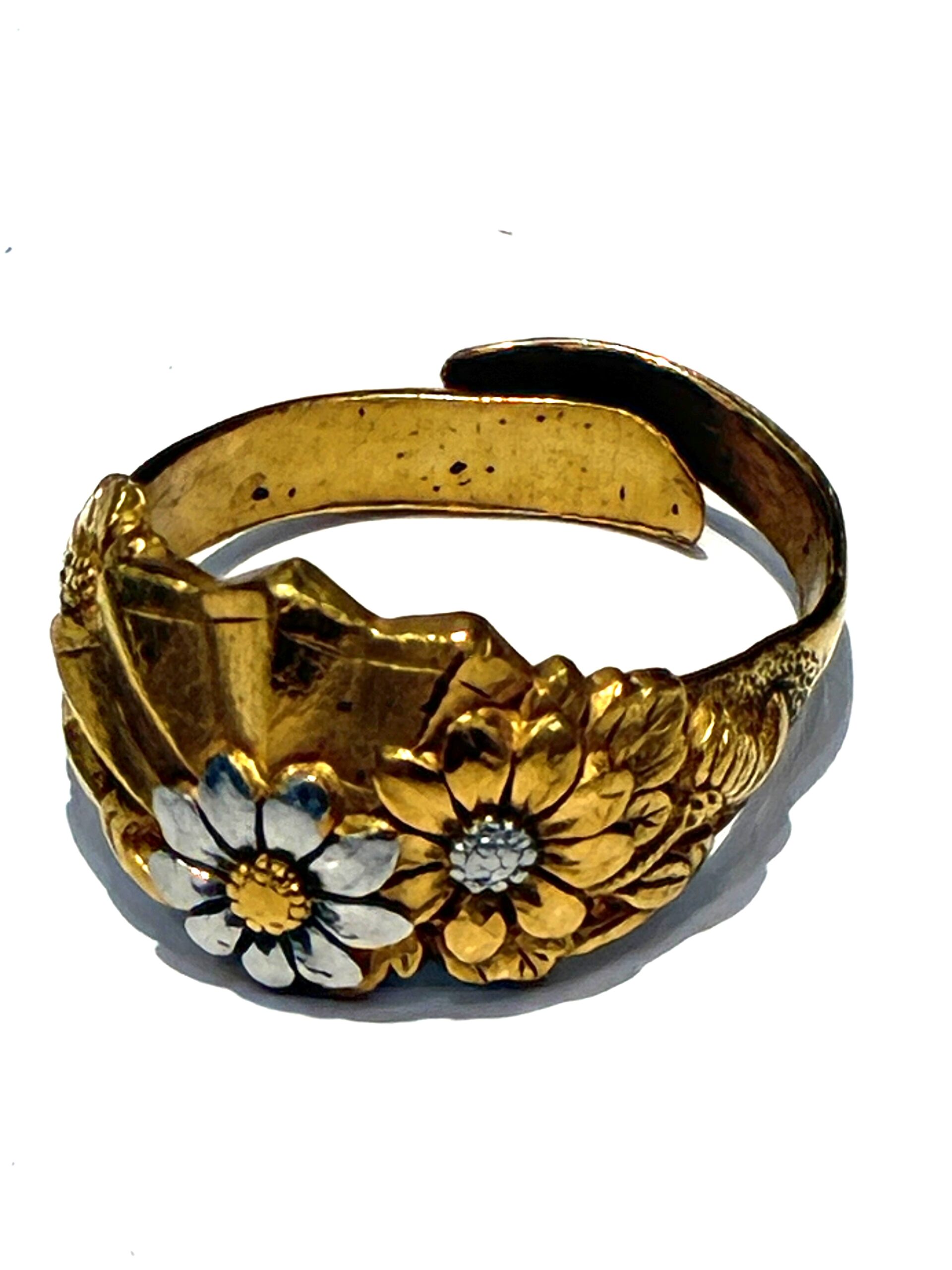 純金　菊高彫りリング