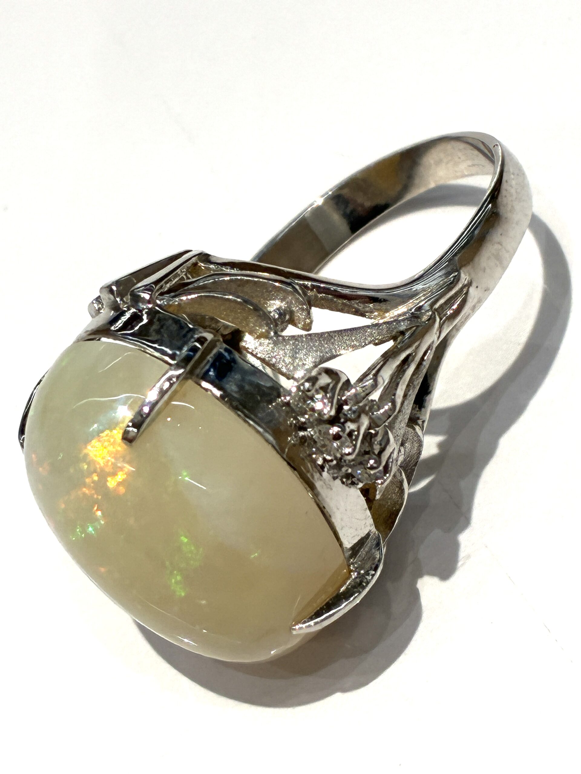 プラチナ　オパール指輪