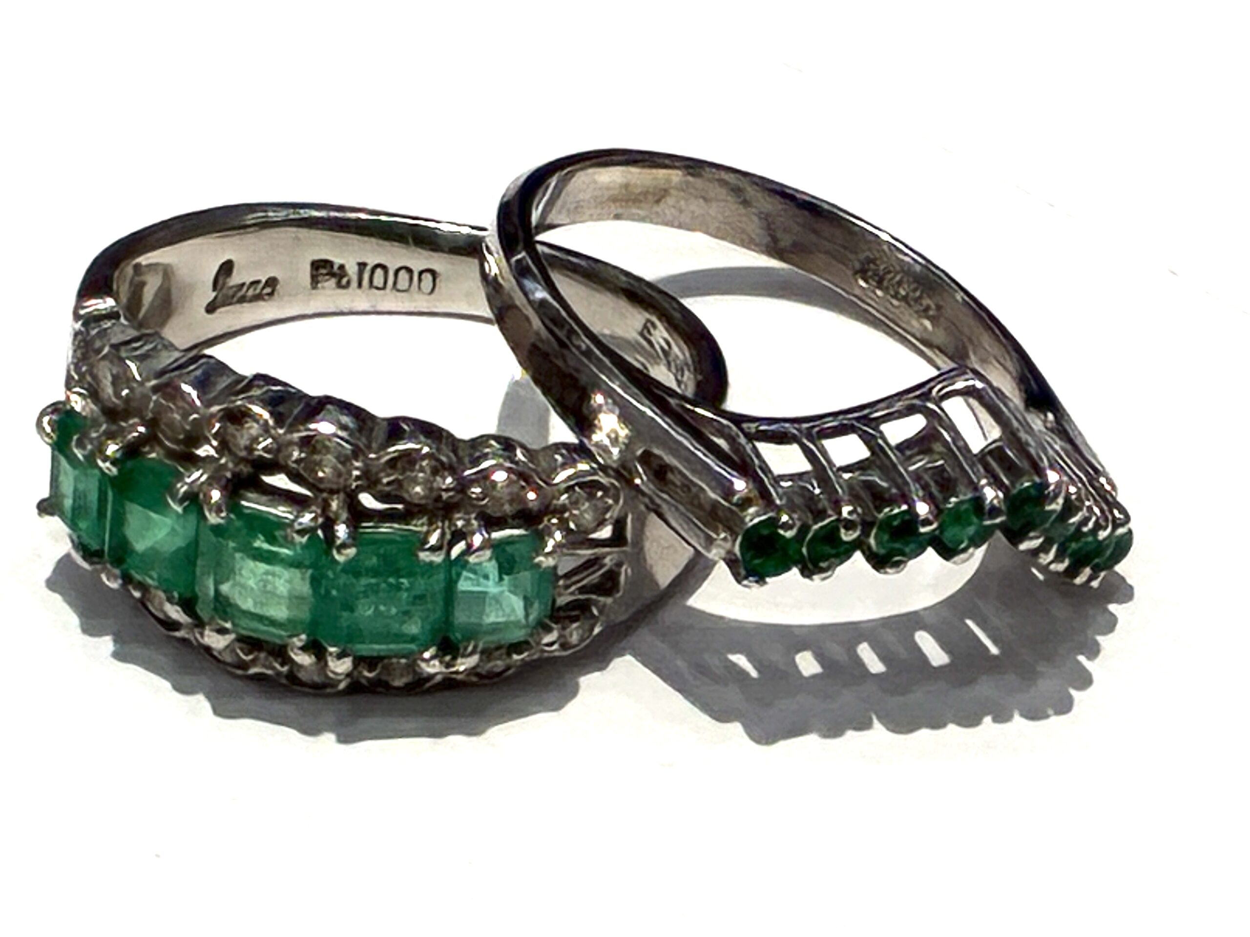 プラチナ　エメラルドデザインリング