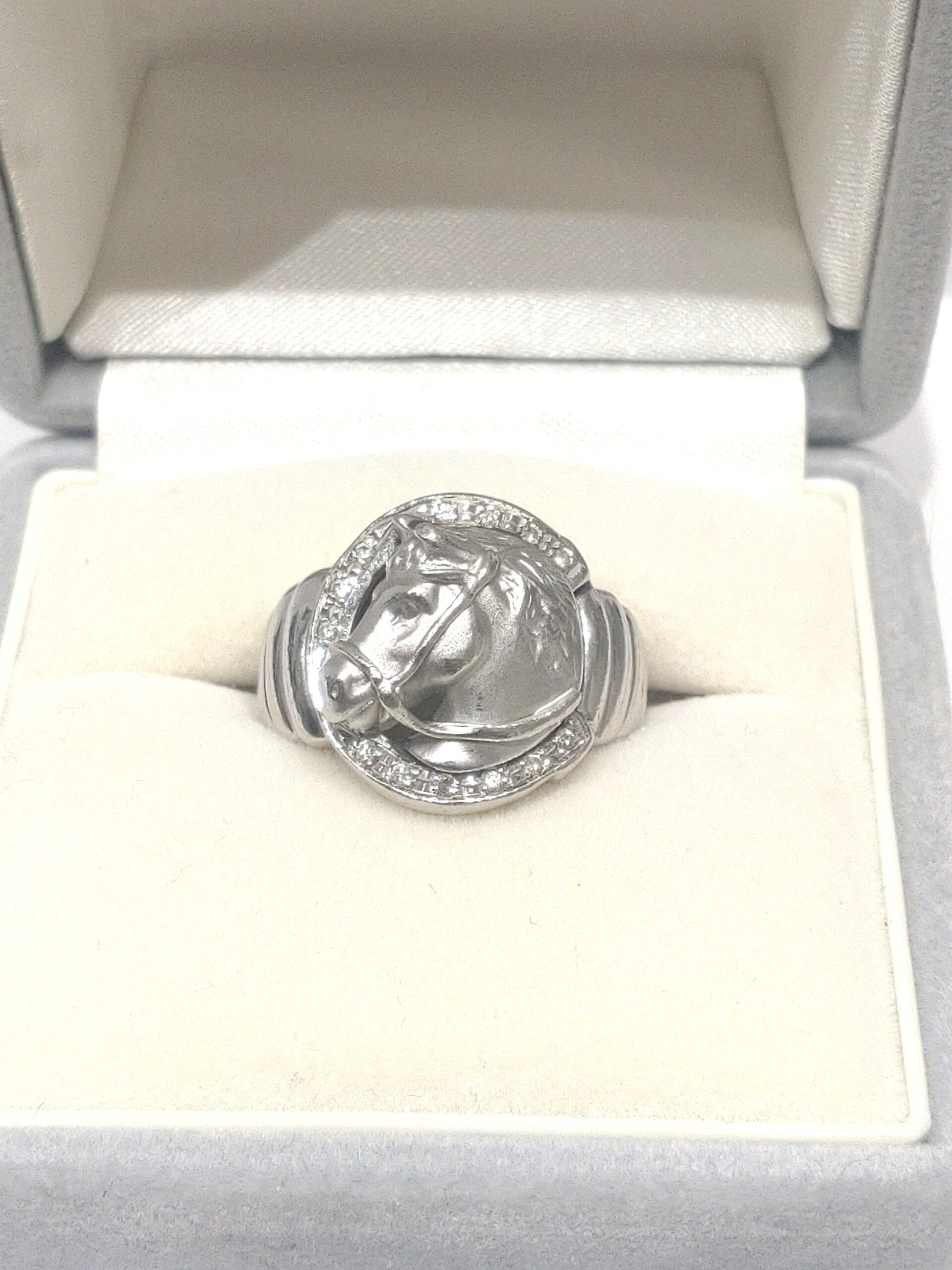 Pt900 馬デザイン ダイヤ付きリング