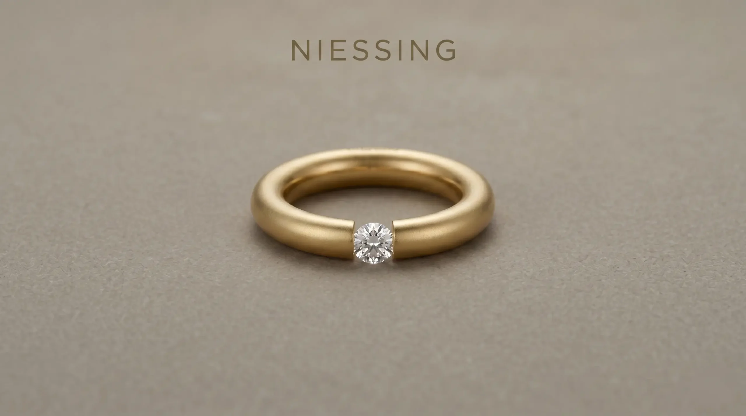 ニーシングのジュエリーを高く売るなら専門の鑑定士がいる「いちふじ」へ