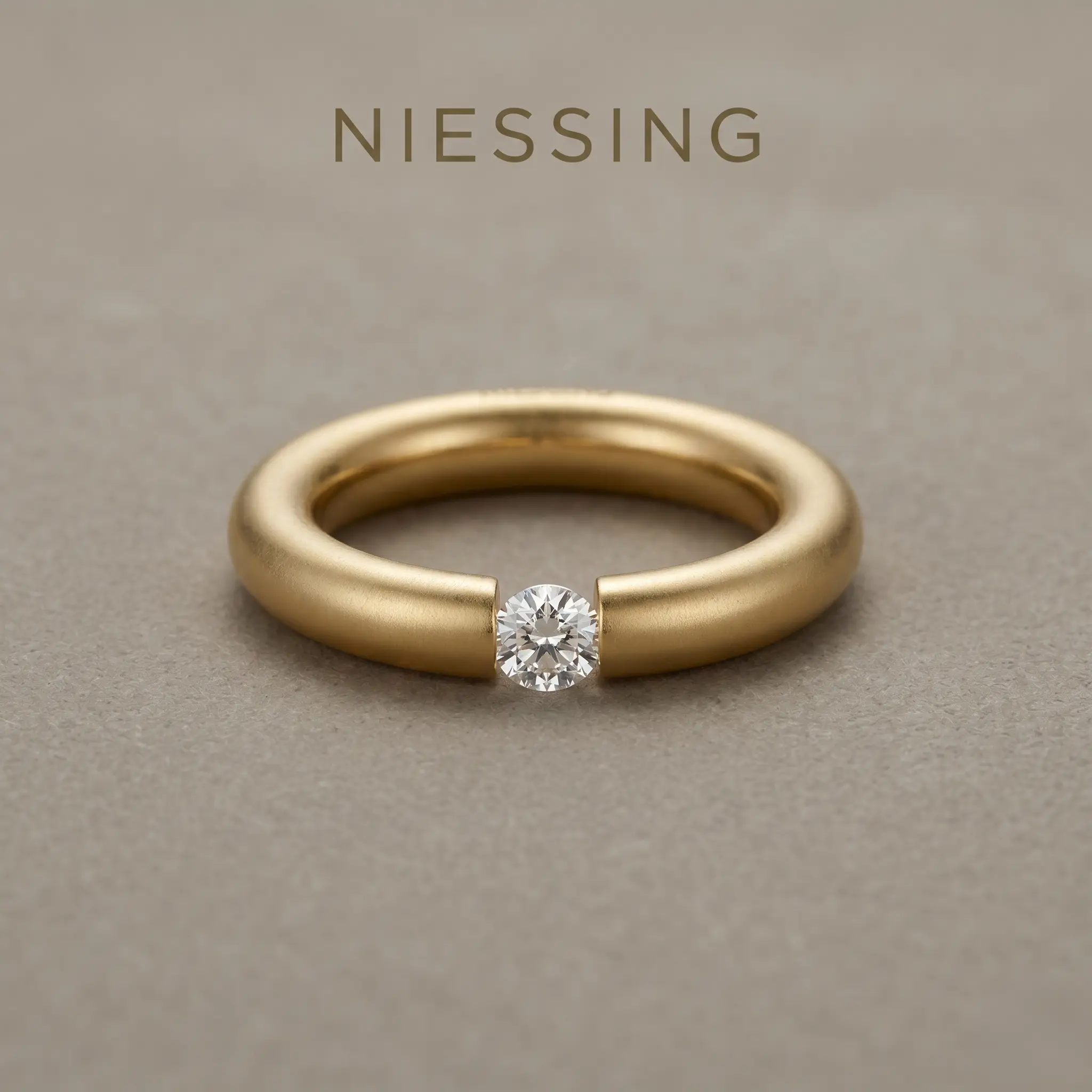 ニーシングのジュエリーを高く売るなら専門の鑑定士がいる「いちふじ」へ