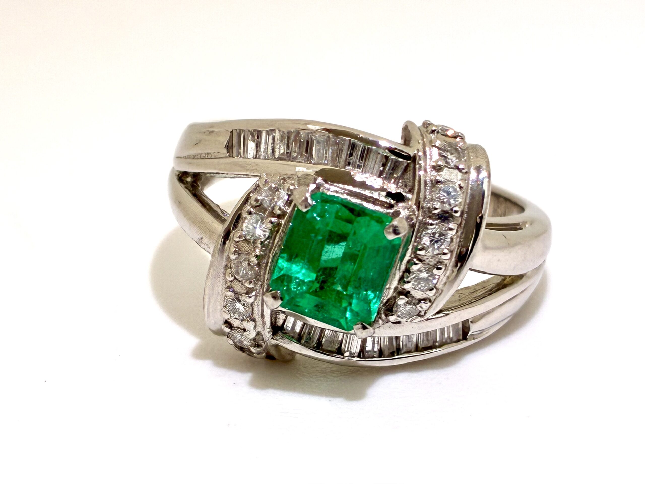 Pt900💍エメラルドリング💎の高価買取なら『買取専門いちふじマックスバリュ熱海店』へ！【熱海市 伊豆市 伊東市 伊豆の国市 湯河原町 真鶴町 函南町 箱根町】
