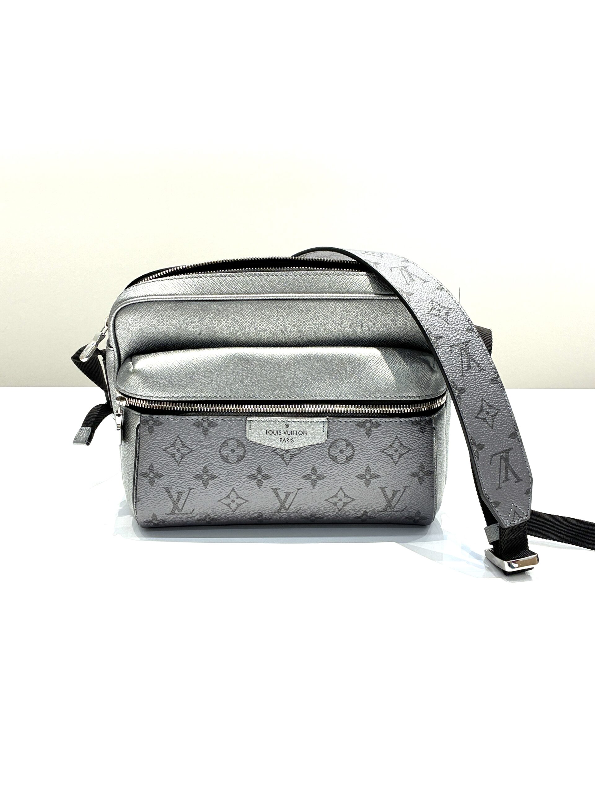 Louis Vuitton　タイガラマ　アウトドア・メッセンジャー　M30830お買取り！😊【瑞穂町・武蔵村山市・東大和市・青梅市・所沢市・入間市の お買取りならいちふじジョイフル本田瑞穂店へ】