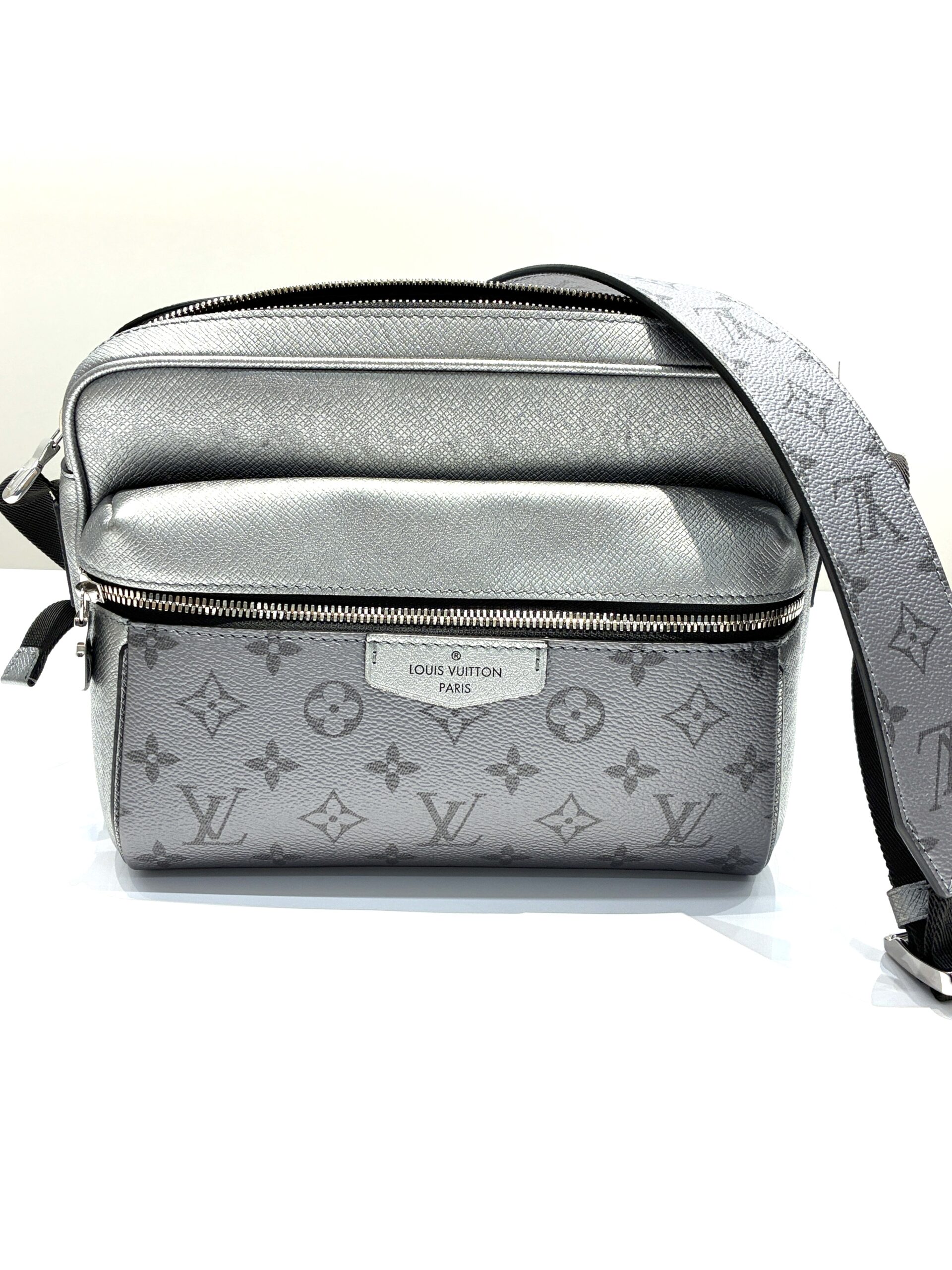 Louis Vuitton　タイガラマ　アウトドア　メッセンジャー