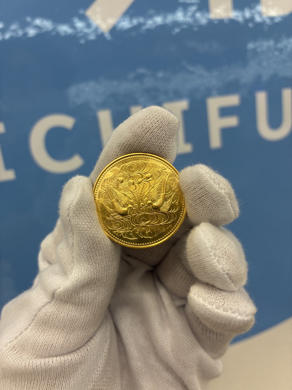 天皇陛下御在位60年記念10万円金貨