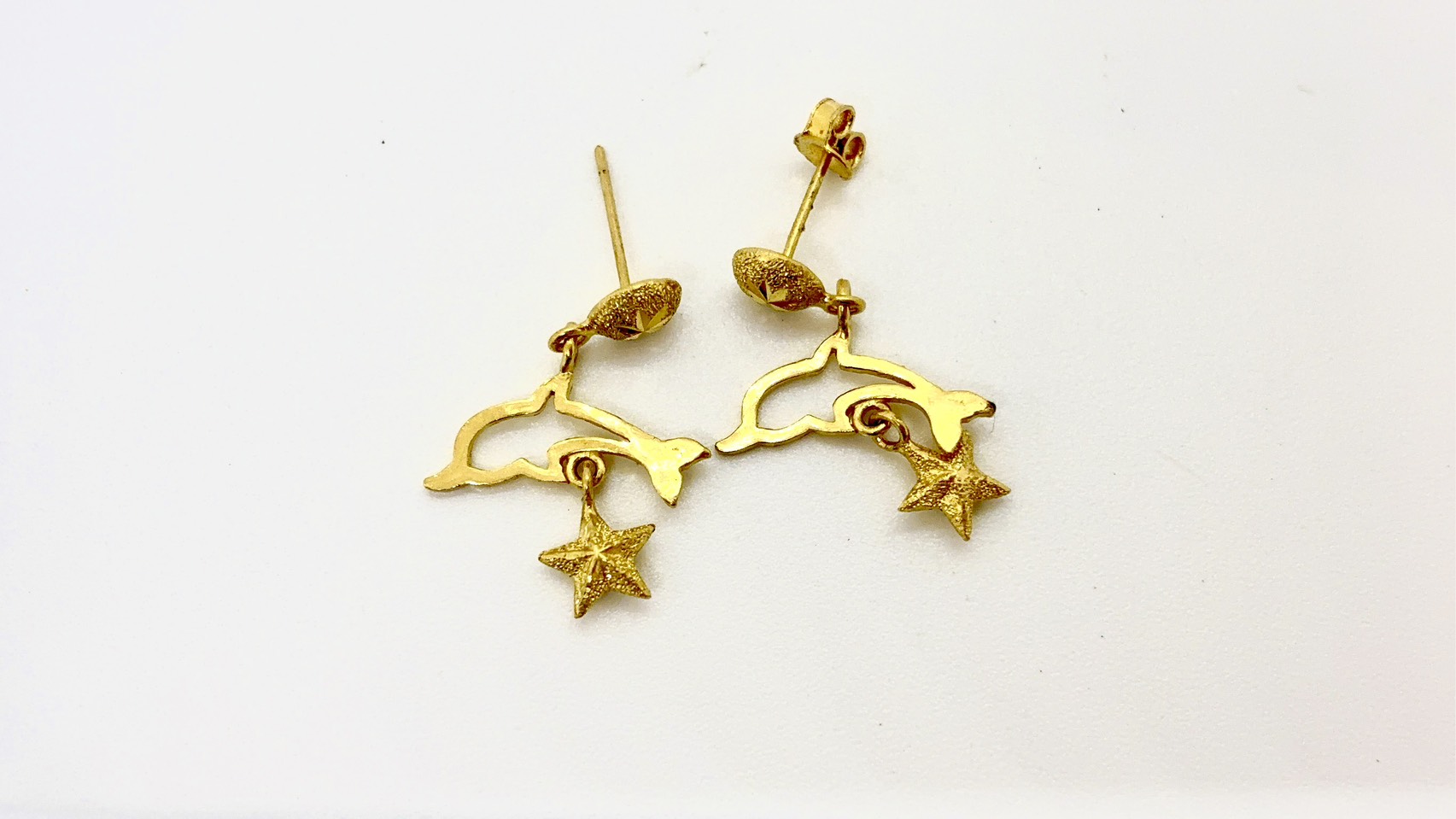 足金刻印ピアスを高価買取しました🌟海外製金製アクセサリーの査定なら買取専門いちふじ伊東ショッピングプラザデュオ店にお任せください。