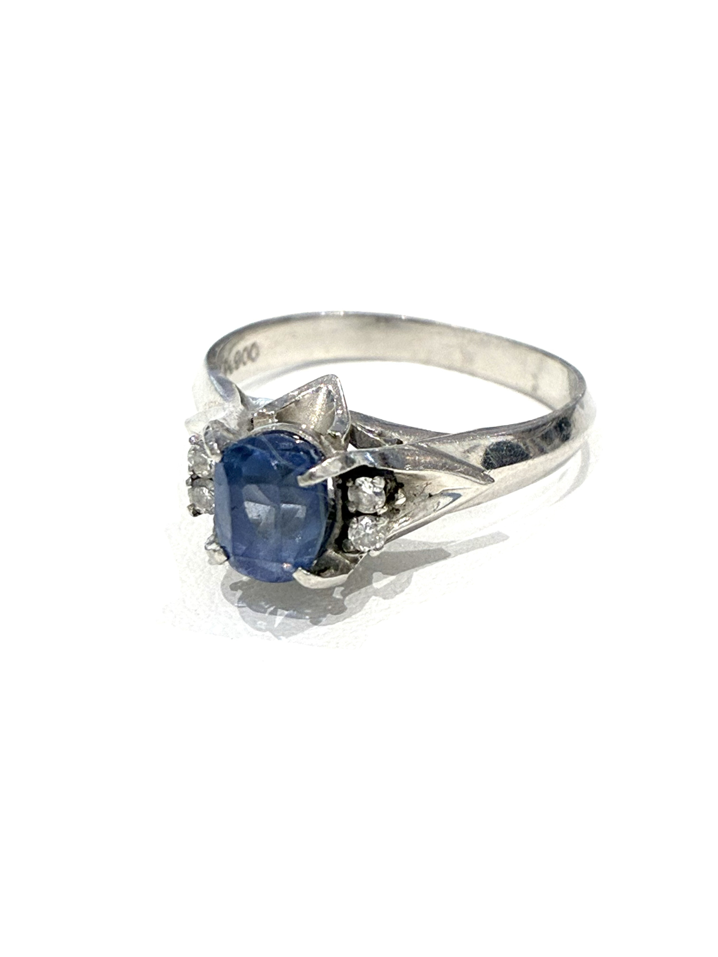 青いサファイアリングを売る前に知っておきたいPt900とメレダイヤの特徴💎✨【いちふじサントムーン柿田川店】