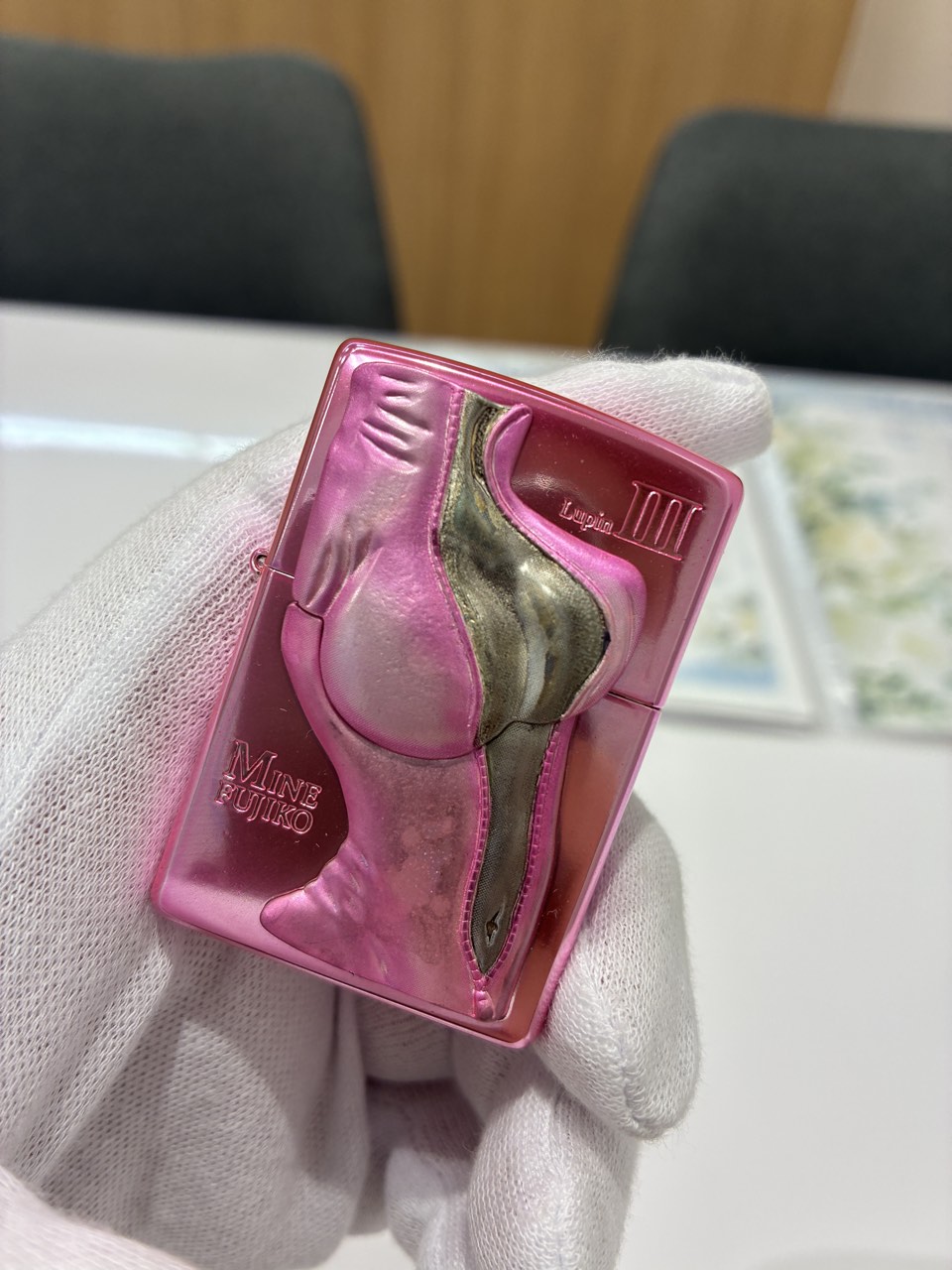 峰不二子をモチーフにしたピンク色のルパン三世 ZIPPO