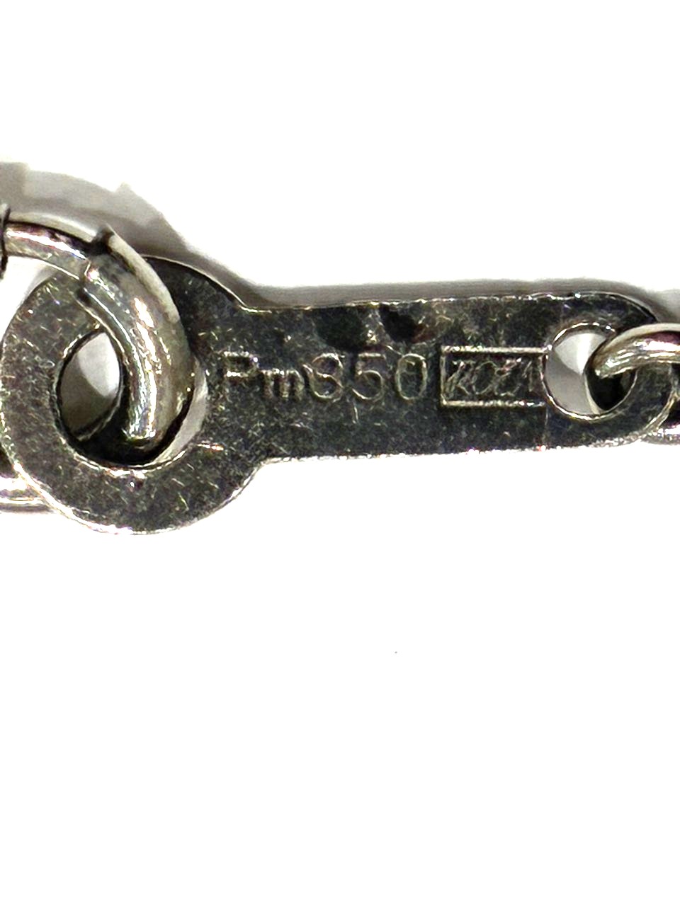 プラチナネックレスに刻印されたPm850の拡大画像