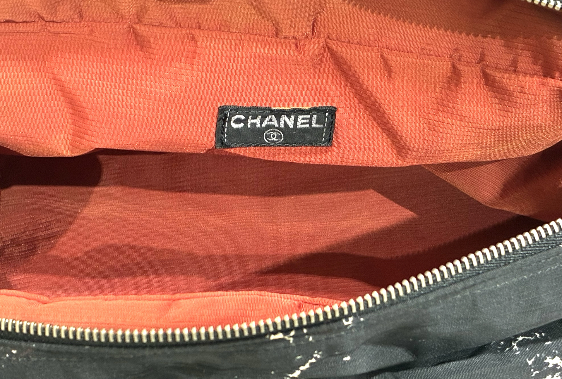 （CHANEL）シャネル トラベルライン ナイロン ポーチ ブラック系 シルバー金具　付属品：シリアルシール　5818492　