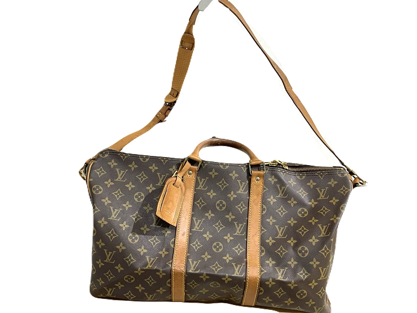 （Louis Vuitton）ルイ・ヴィトン モノグラム キーポル・バンドリエール50 M41416の買取商品写真。ショルダーストラップとネームタグ付き