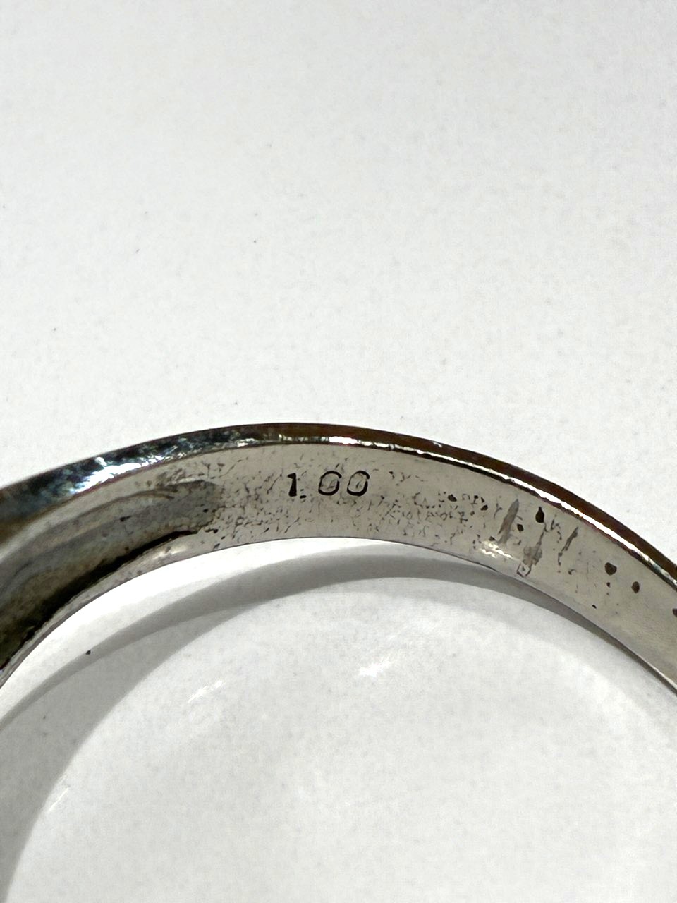 Pt900ダイヤモンドリング内側の1.00刻印