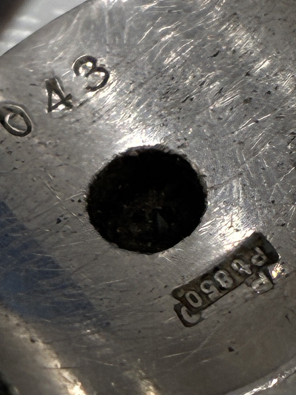 Pt850ダイヤモンド印台リングの内側刻印の拡大画像
